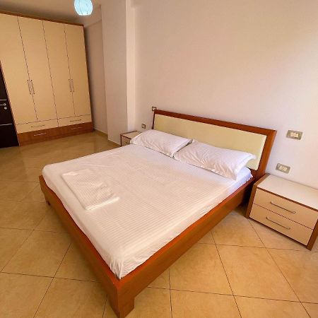 Aulona'S Apartment วญอเรอ ภายนอก รูปภาพ