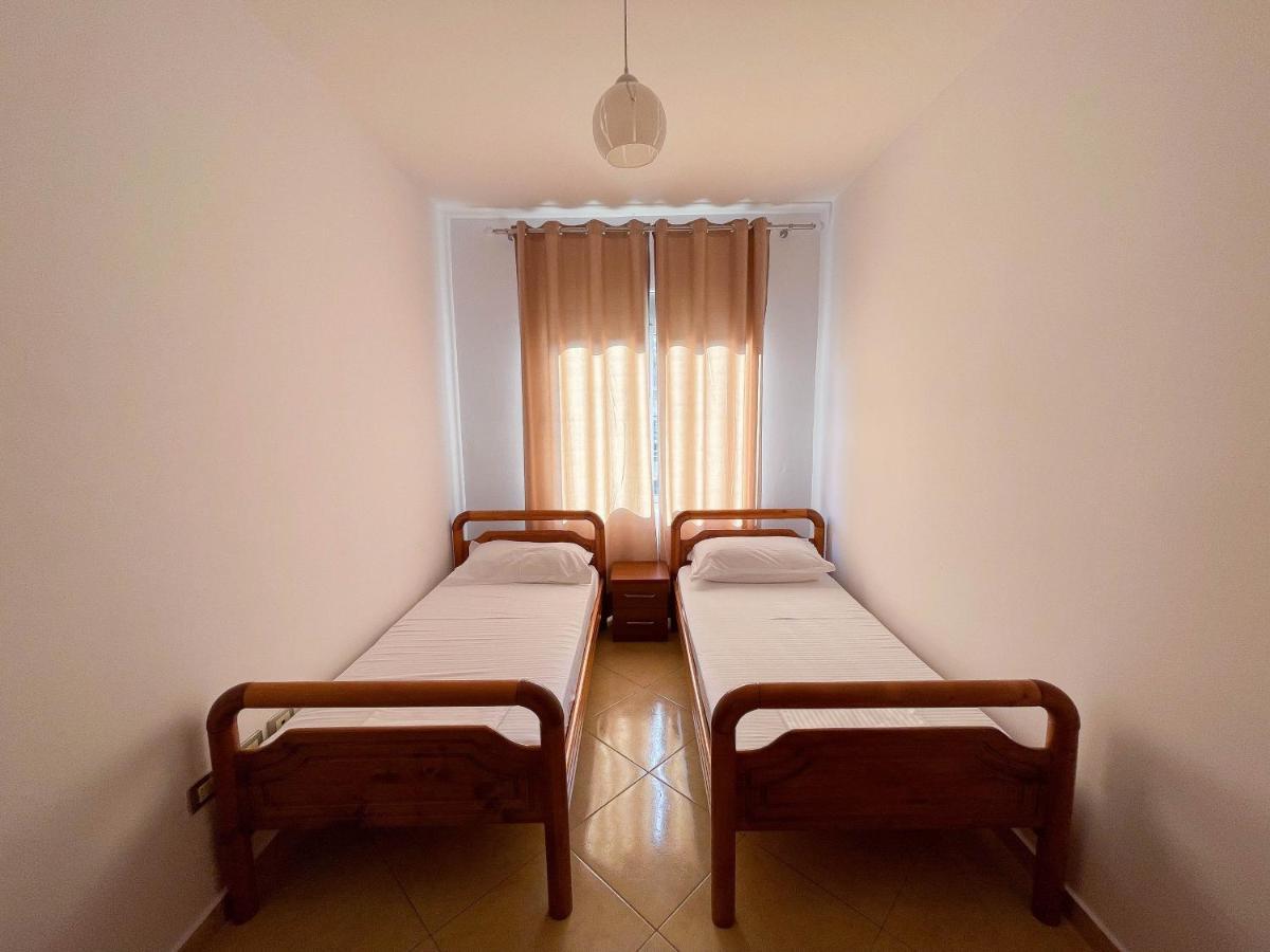 Aulona'S Apartment วญอเรอ ภายนอก รูปภาพ
